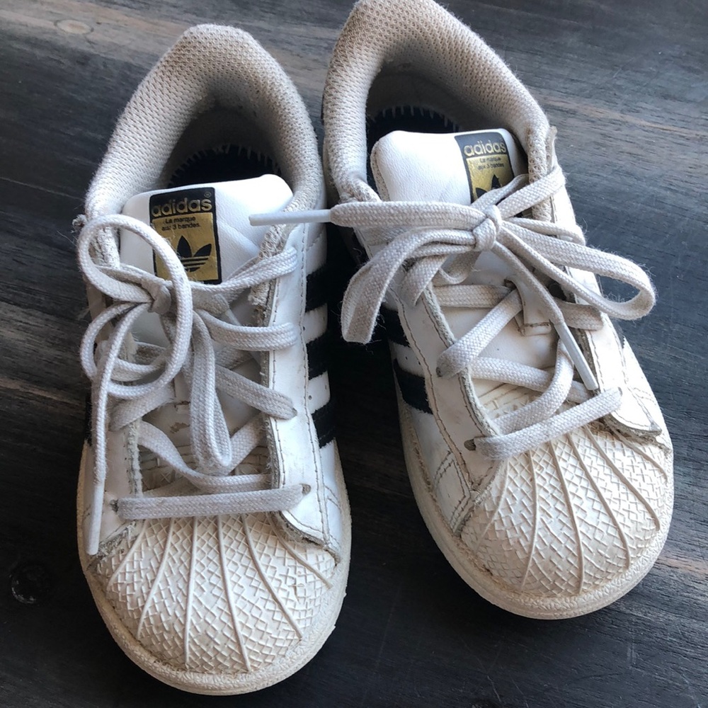 Adidas Superstar blk/wht size9US toddler